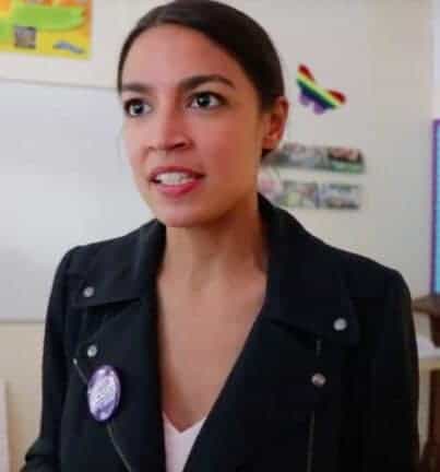 403px-Alexandria_Ocasio-Cortez_speaks_to_El_Borde